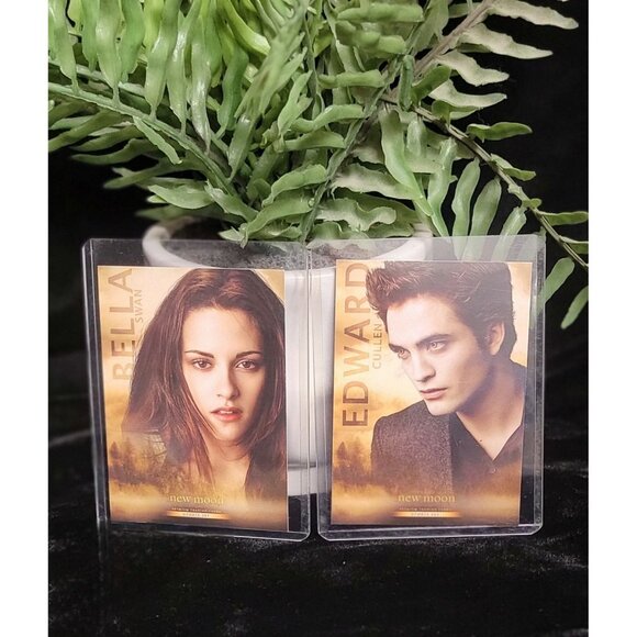 Collectible Edward & Bella New Moon Trading Cards with Protective Sheaths - Picture 2 of 12
